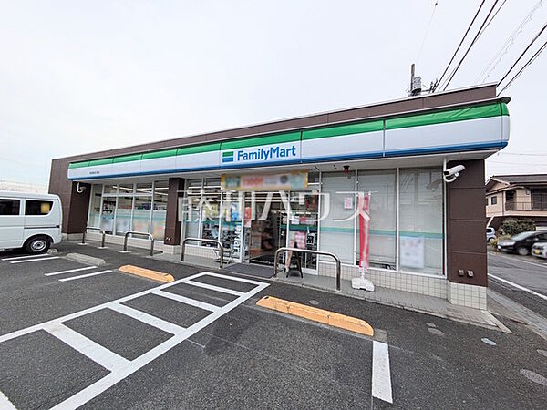ファミリーマート 秀栄東浅川町店 (660m)