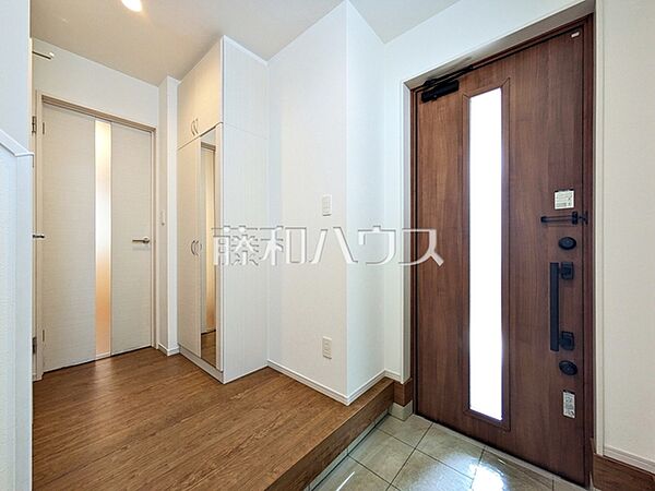 玄関　【新座市栄2丁目】