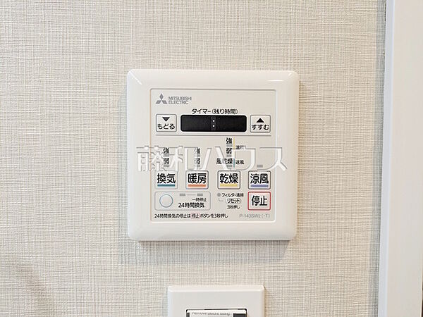 浴室換気乾燥暖房機　【セルテシティオ世田谷烏山】 幼い子供がいると汚れものが多く、いつでも洗濯物を干せるのが嬉しい浴室換気乾燥機！