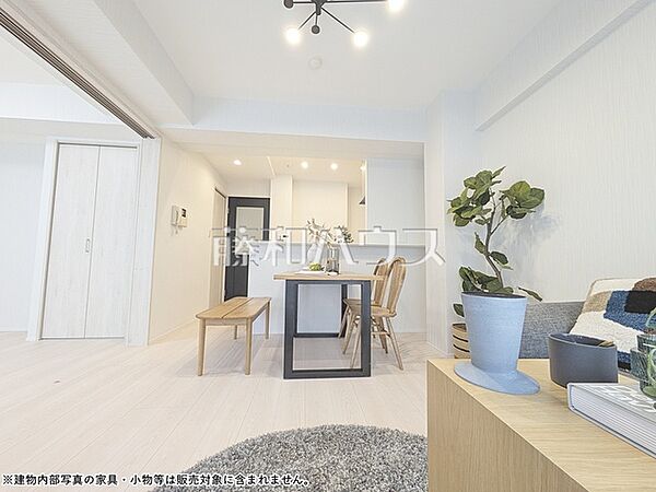 リビング　【レーヴステージ府中緑町】