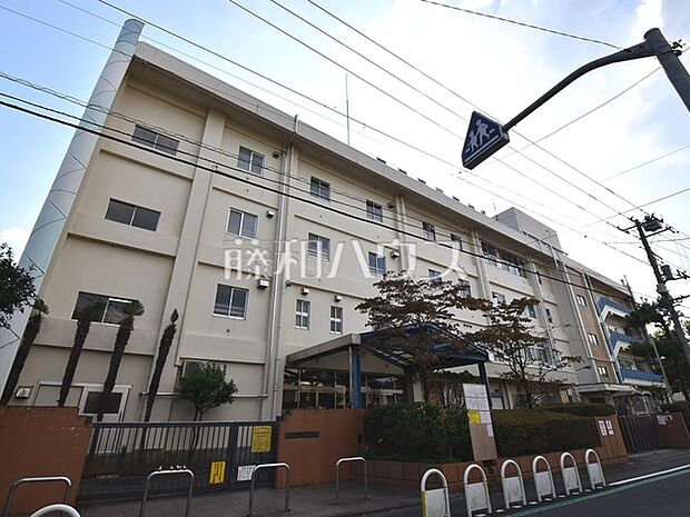 武蔵野市立関前南小学校 (130m)