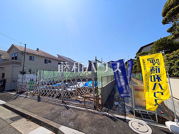 ≪A号地　外観≫旗竿地は、小さなお子様が急に道路に飛び出てしまうことを防ぎます。安心してお庭で遊ぶことができますね。【府中市四谷3丁目】