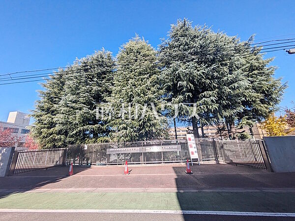 世田谷区立芦花中学校 (580m)