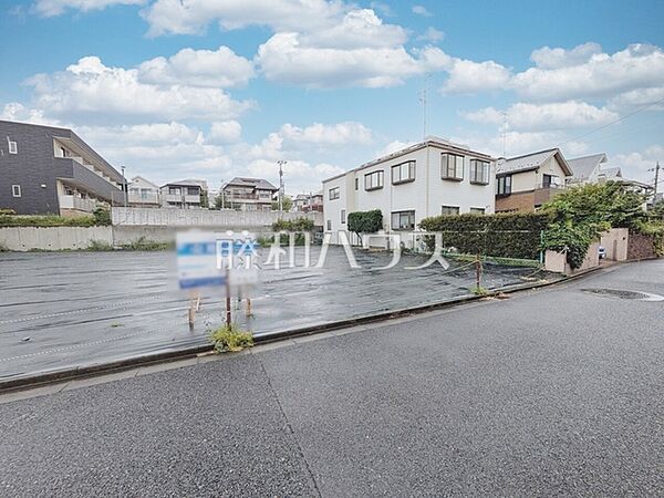 現場風景/ 一戸建ての多いエリアのため、静かで落ち着いた雰囲気の街並みです。　【杉並区久我山5丁目】