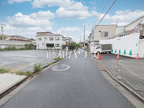 接道状況および現場風景　【杉並区久我山5丁目】 見学はしたいけど、なかなか時間が取れない…そんな方に出勤前や仕事終わりにマイホームを見学できるサポートをいたします。　