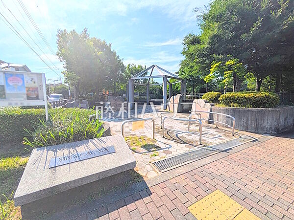 京王堀之内駅 (690m)