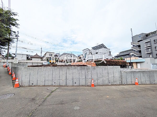 ≪接道状況≫ 最寄りの『つつじヶ丘駅』周辺には、スーパー・ドラッグストア・本屋など便利な施設が充実！ 【調布市西つつじケ丘4丁目】