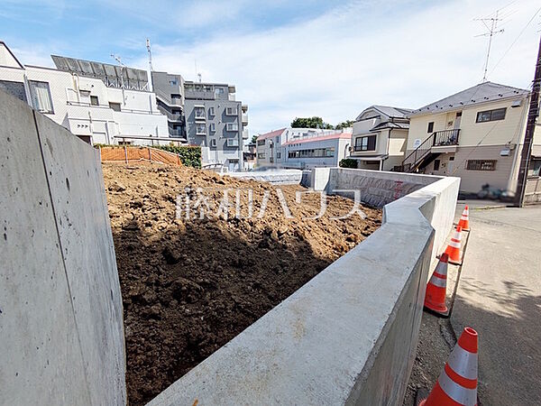 ≪現地外観≫ 周辺環境はもちろん、日当たりや設備仕様など、実際に行ってみないと分からないことも多くございます。営業担当がご案内いたしますので、お気軽にお問い合わせください。【調布市西つつじケ丘4丁目】