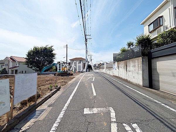≪接道状況≫前面道路6mなので、運転が少し苦手な方でも運転・駐車がしやすそうですね。 【調布市西つつじケ丘4丁目】