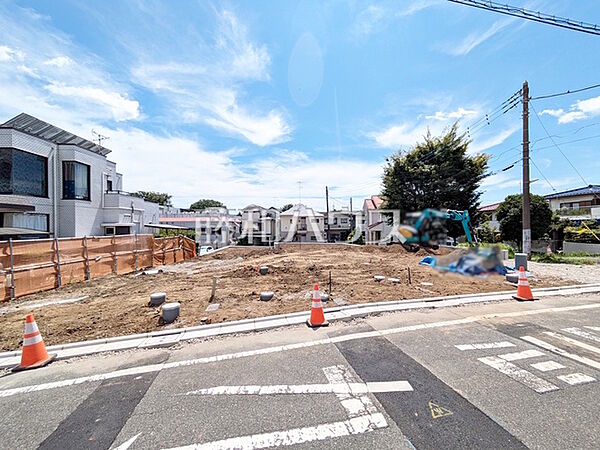 ≪接道状況≫前面道路6mなので、運転が少し苦手な方でも運転・駐車がしやすそうですね。 【調布市西つつじケ丘4丁目】