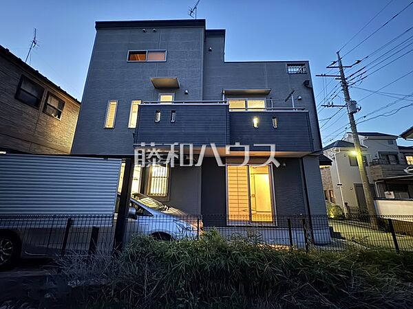 夜間も第一種低層住宅専用地域の静寂に包まれ暮らしやすく、子育てや永住にも適した住環境です。 外観　【清瀬市中清戸5丁目】