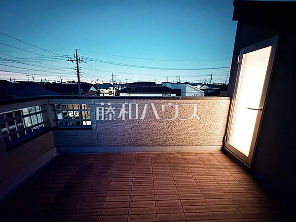 夏は屋上バルコニーでビアガーデン気分！星空観察やベランピングも楽しめ家族の思い出を刻むことができます。 バルコニー　【清瀬市中清戸5丁目】