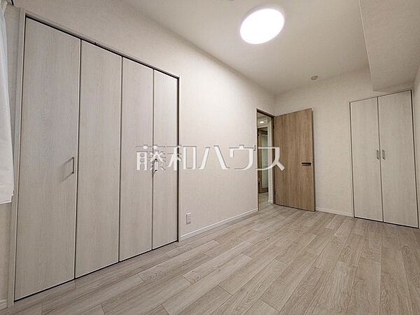 ≪居室≫各部屋に収納も完備されるため、プライベート空間を生み出すことができます♪　【西国分寺パークホームズ】
