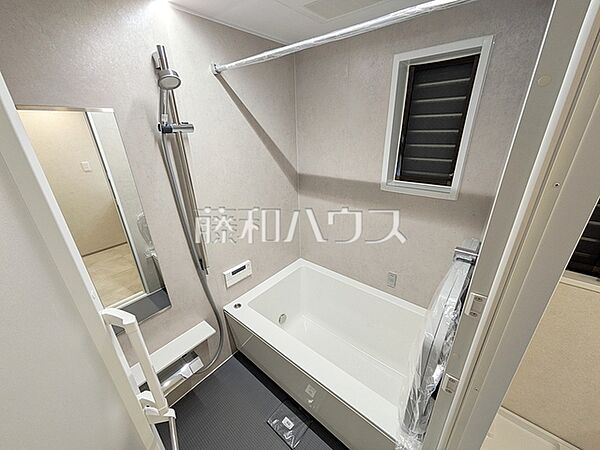 ≪浴室≫マンションには珍しい窓付きの浴室 　【西国分寺パークホームズ】