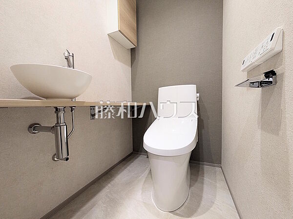 ≪トイレ≫温水洗浄便機能付きトイレで清潔にご使用いただけます。　【西国分寺パークホームズ】