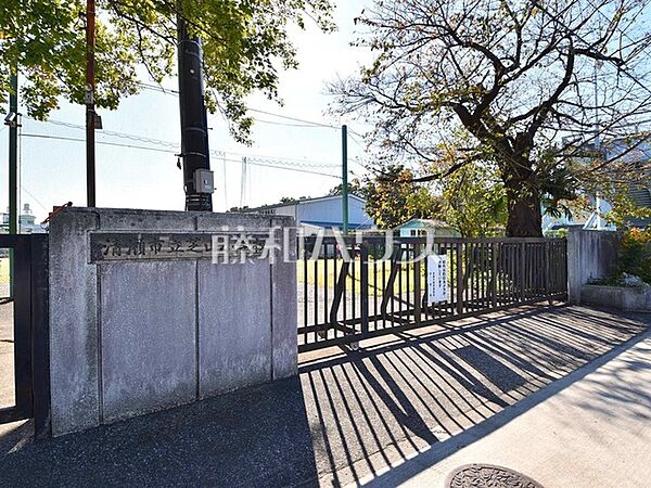 清瀬市立芝山小学校 (200m)