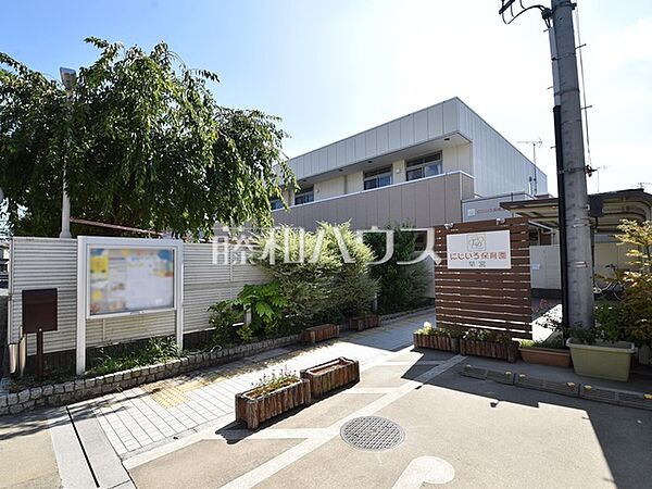 にじいろ保育園早宮 (180m)