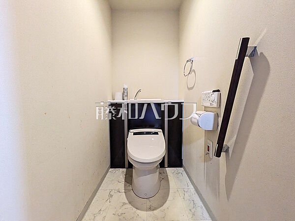 ≪トイレ≫温水洗浄便機能付きトイレで清潔にご使用いただけます。　【レクセル府中西府】