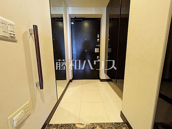 ≪玄関≫大容量のシューズインクロークで玄関もスッキリ　【レクセル府中西府】