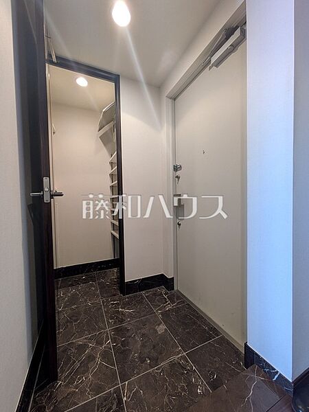 玄関　【シティタワー大泉学園】