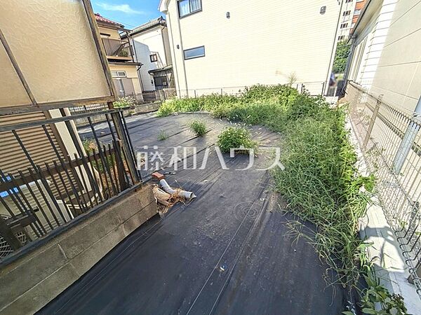 現地写真　【小平市小川西町3丁目】 整形地に比べ、購入費用が抑えられる敷地延長の土地。コストを抑えて住宅を建築したい方はぜひご検討下さい。　