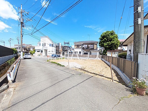 接道状況および現場風景【八王子市長沼町】周辺環境はもちろん、日当たりや設備仕様など、実際に行ってみないと分からないことも多くございます。営業担当がご案内いたしますので、お気軽にお問い合わせください。