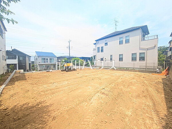 現地写真　【日野市南平1丁目】 周囲に高い建物のないエリアのため、空が大きく感じます。　