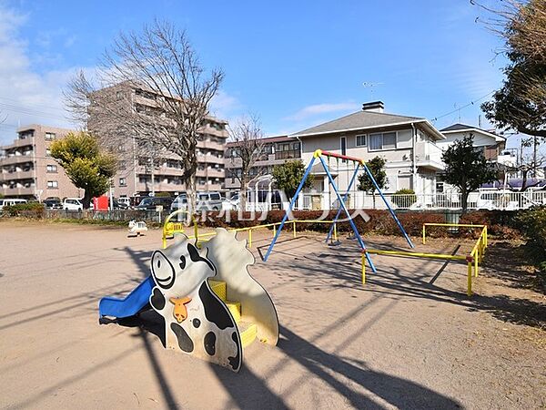 郷士窪公園 (850m)