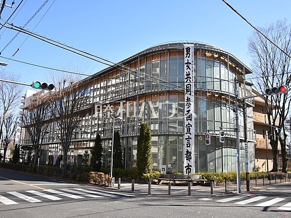 多摩平の森ふれあい館 (910m)