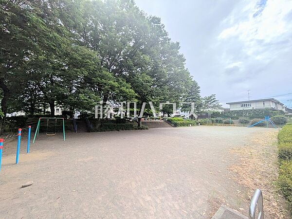 四ツ谷下西公園 (200m)