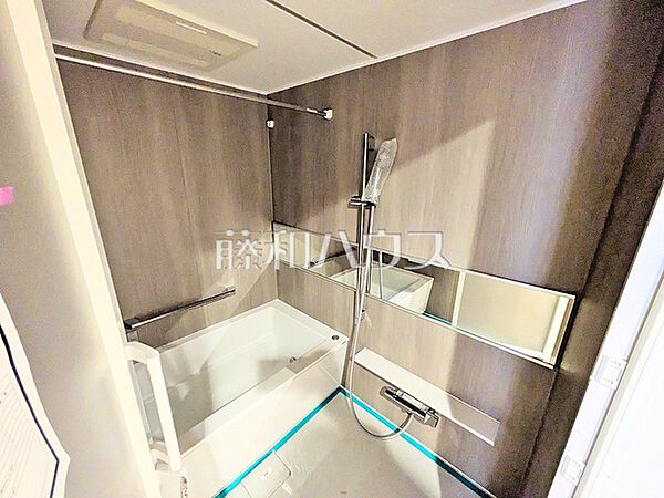 ≪浴室（施工中）≫浴室暖房乾燥機を備えたゆったりバスルーム　【ブリリア多摩ニュータウンB棟】