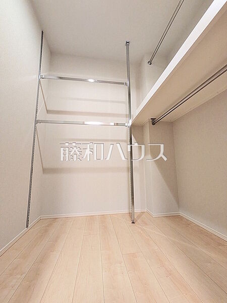 ≪収納≫大容量のウォークインクローゼットでお部屋をスッキリきれいに保てます。　【ブリリア多摩ニュータウンB棟】