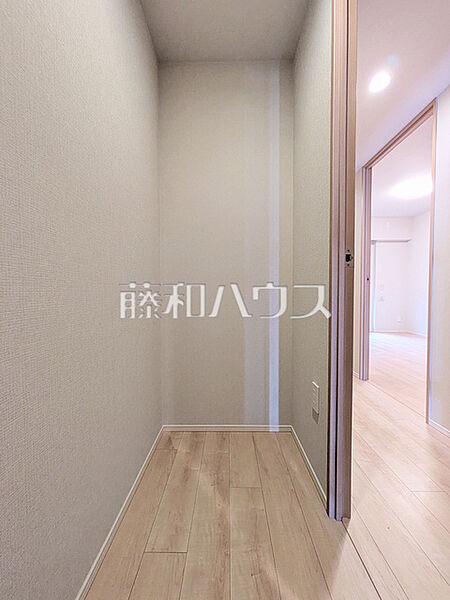 ≪廊下収納≫各部屋収納に加え、廊下などに多数収納があるため整理整頓に役立ちます。 【ブリリア多摩ニュータウンB棟】