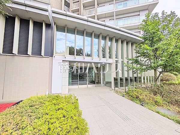 ≪エントランス≫住まう方をやさしく出迎えるエントランス　【ブリリア多摩ニュータウンB棟】