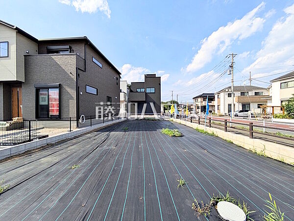 現地写真　【日野市西平山3丁目】建築条件はございませんので、ライフスタイルに合わせた自由なマイホームづくりが可能です。