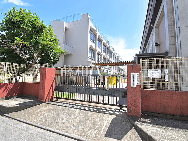 八王子市立由井第一小学校 (1390m)