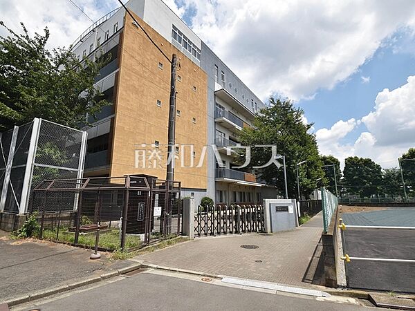 西東京市立青嵐中学校 (640m)
