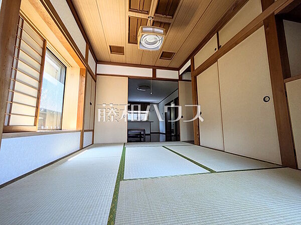 ≪和室（リフォーム前）≫部屋の雰囲気や広さ・眺望・間取りの使い勝手など、是非一度、ご自身の目で確かめてみてください。　【府中市四谷3丁目】