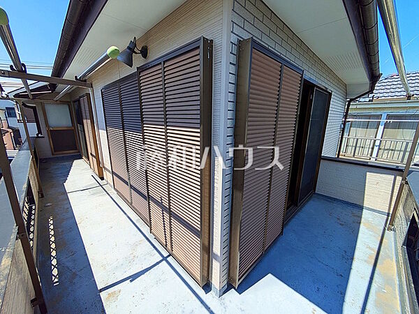≪バルコニー（リフォーム前）≫L字型のロングバルコニー！お洗濯物の多い日でもいっきに干せますね。【府中市四谷3丁目】