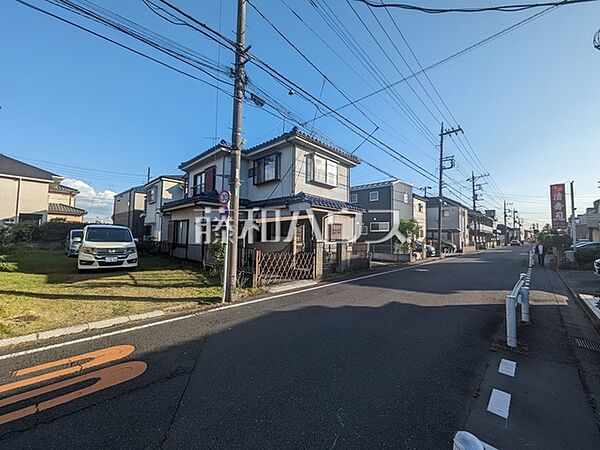 接道状況および現場風景(現況：古屋有)　　【清瀬市上清戸2丁目】物件の事、諸費用の事など、小さな疑問もお気軽にご連絡・ご相談下さい。