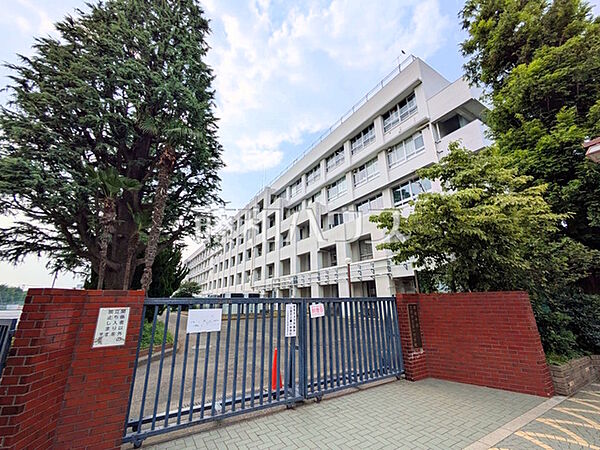三鷹市立第一中学校 (800m)