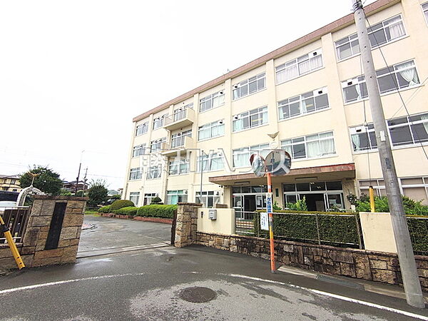八王子市立第七中学校 (1060m)