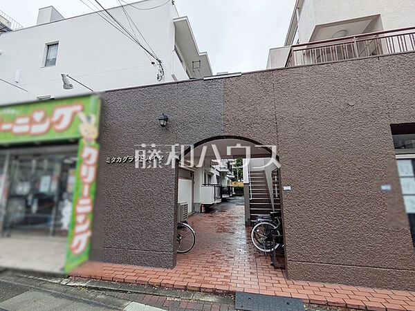 エントランス　【三鷹グランドハイツ】