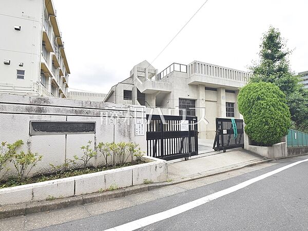 練馬区立貫井中学校 (370m)