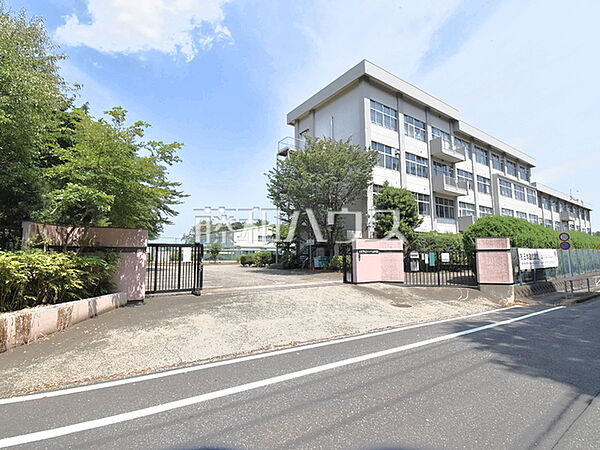 八王子市立ひよどり山中学校 (900m)