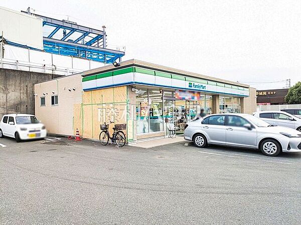 ファミリーマート八王子インター店 (730m)