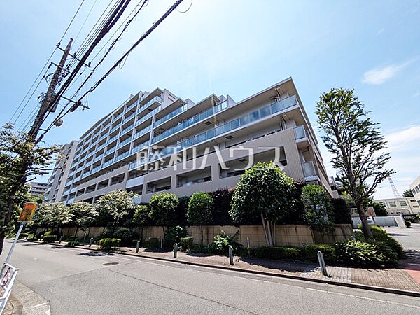≪外観≫ペットと暮らす生活。一緒にお散歩へ行く時間が何より癒しのひと時となります。（細則有）　【エフユニバース】　