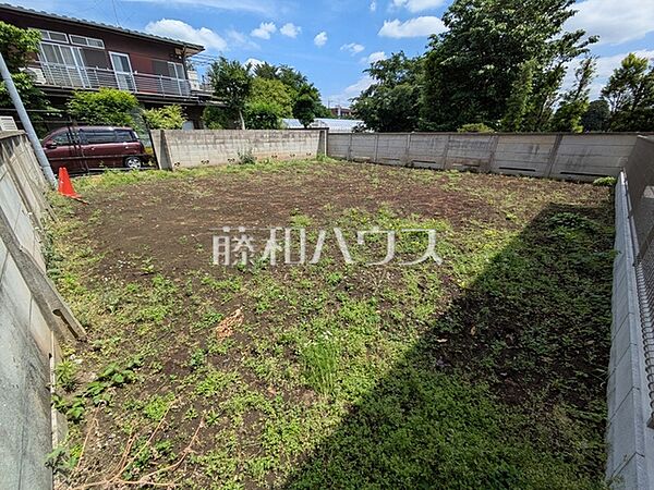 現地写真/ 道路から奥まった住まいは、車や人通りも気にならずプライバシーの確保された住空間を保つことができます。 　【杉並区井草5丁目】