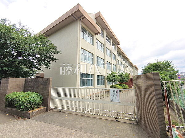昭島市立多摩辺中学校 (230m)