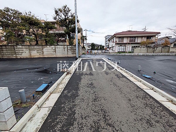 接道状況および現場風景　【中野区沼袋4丁目】 お住まい探しは、家の良し悪しだけでなく周辺環境も重要なポイントです。ぜひ一度お客様の目でご覧ください。　